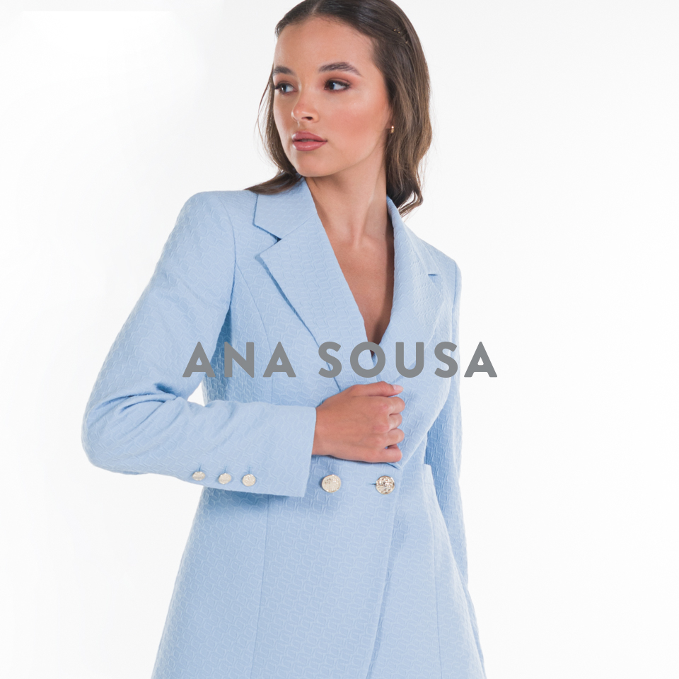 Discover the latest trends in women's fashion at ANA SOUSA online. Dresses, coats, jeans, skirts, shorts, blouses, tops, t-shirts, footwear and accessories.
