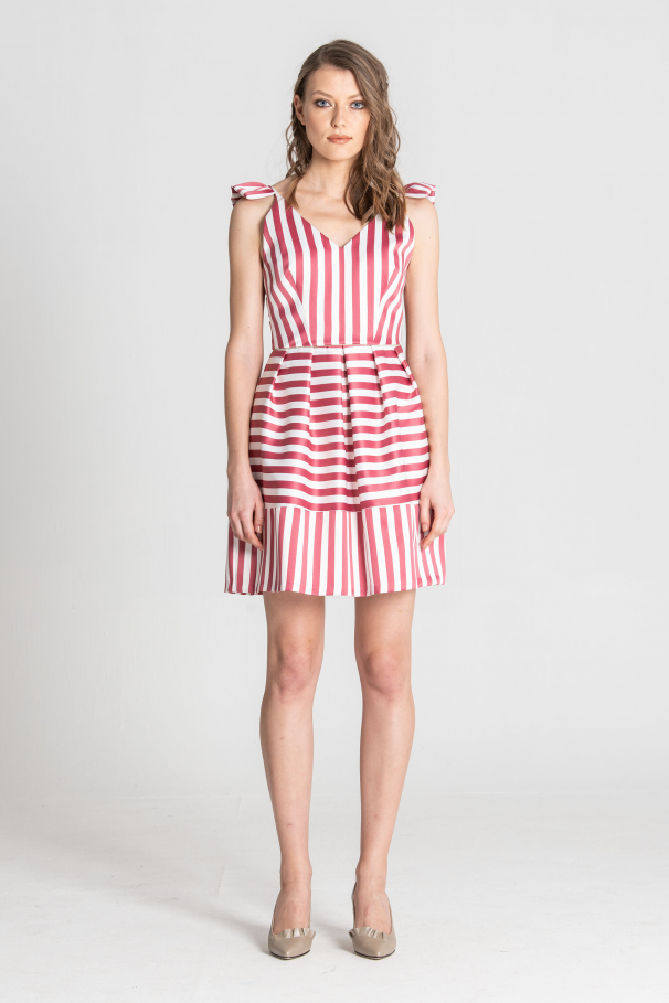 Dress with pleats
