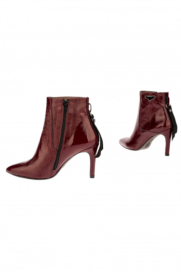 Narrow toeline ankle boots