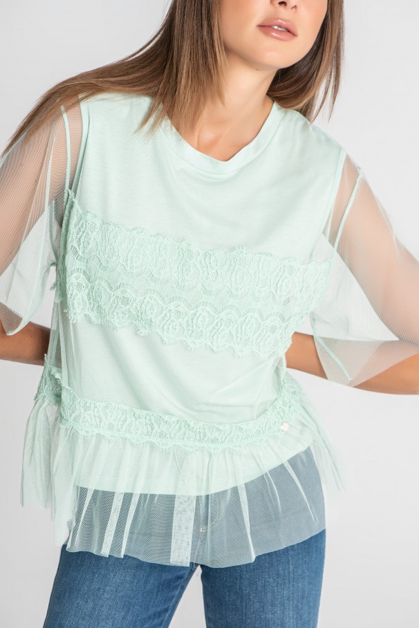 T-shirt with lace and tulle
