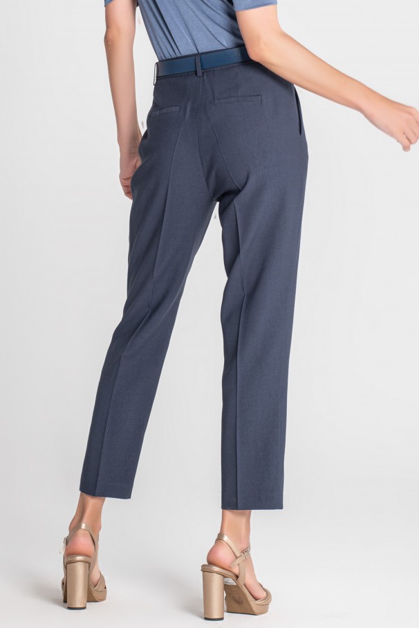 Classic pants with creases