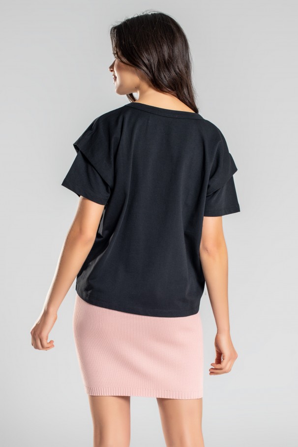 T-shirt with dropped shoulders