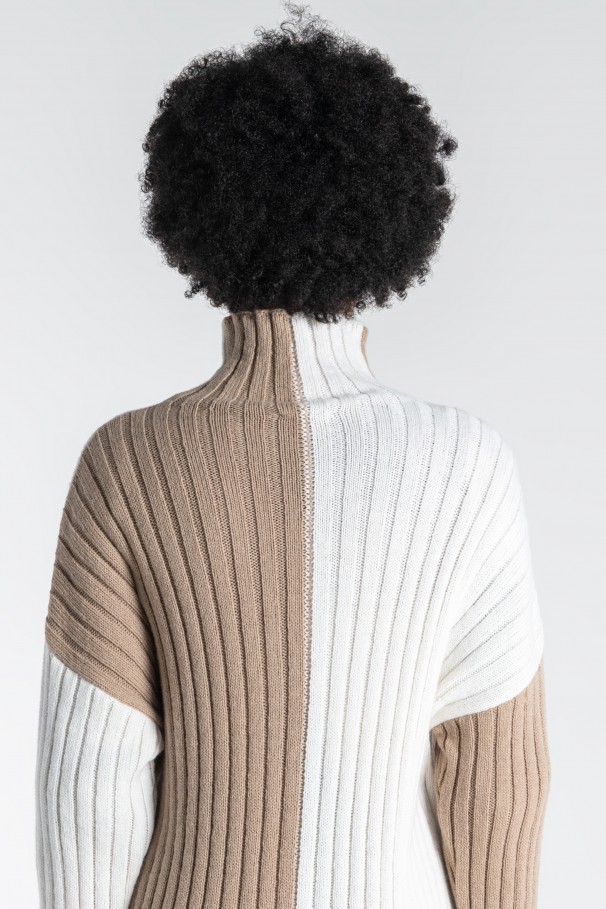 Ribbed knit sweater with opening