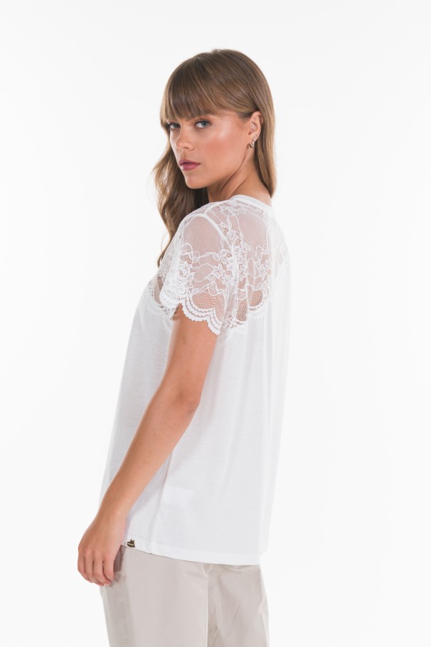 Knitted T-shirt with lace