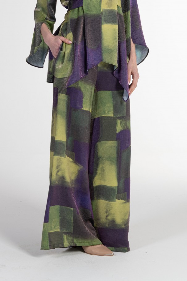 Wide leg pants with abstract print